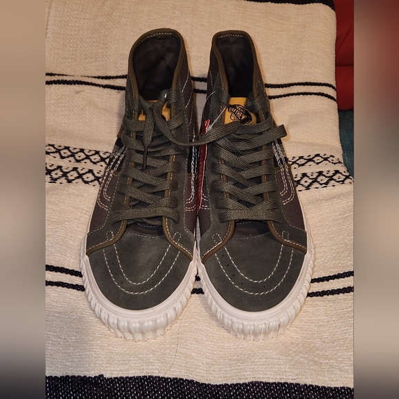 Vans - Picture 3 of 3